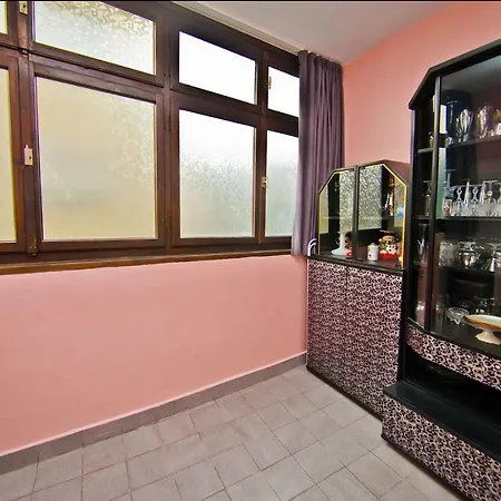 Apartment Perla 2-bdrm In The Heart Of The Warna
